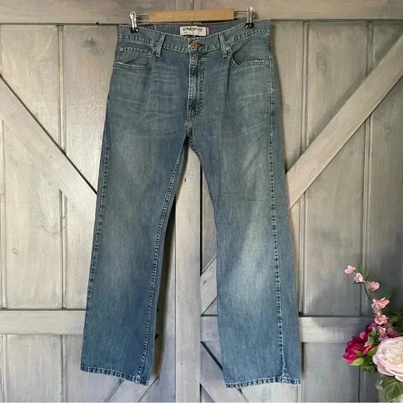 Levi’s‎ Men Size 34x30 straight fit Jeans- Medium Light Wash - Picture 1 of 9